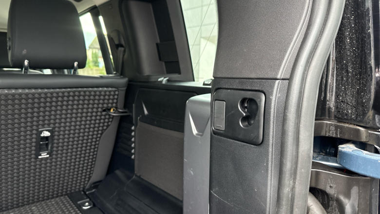 Land Rover Defender 3.0 D250 SE 110 5dr Auto Diesel Estate